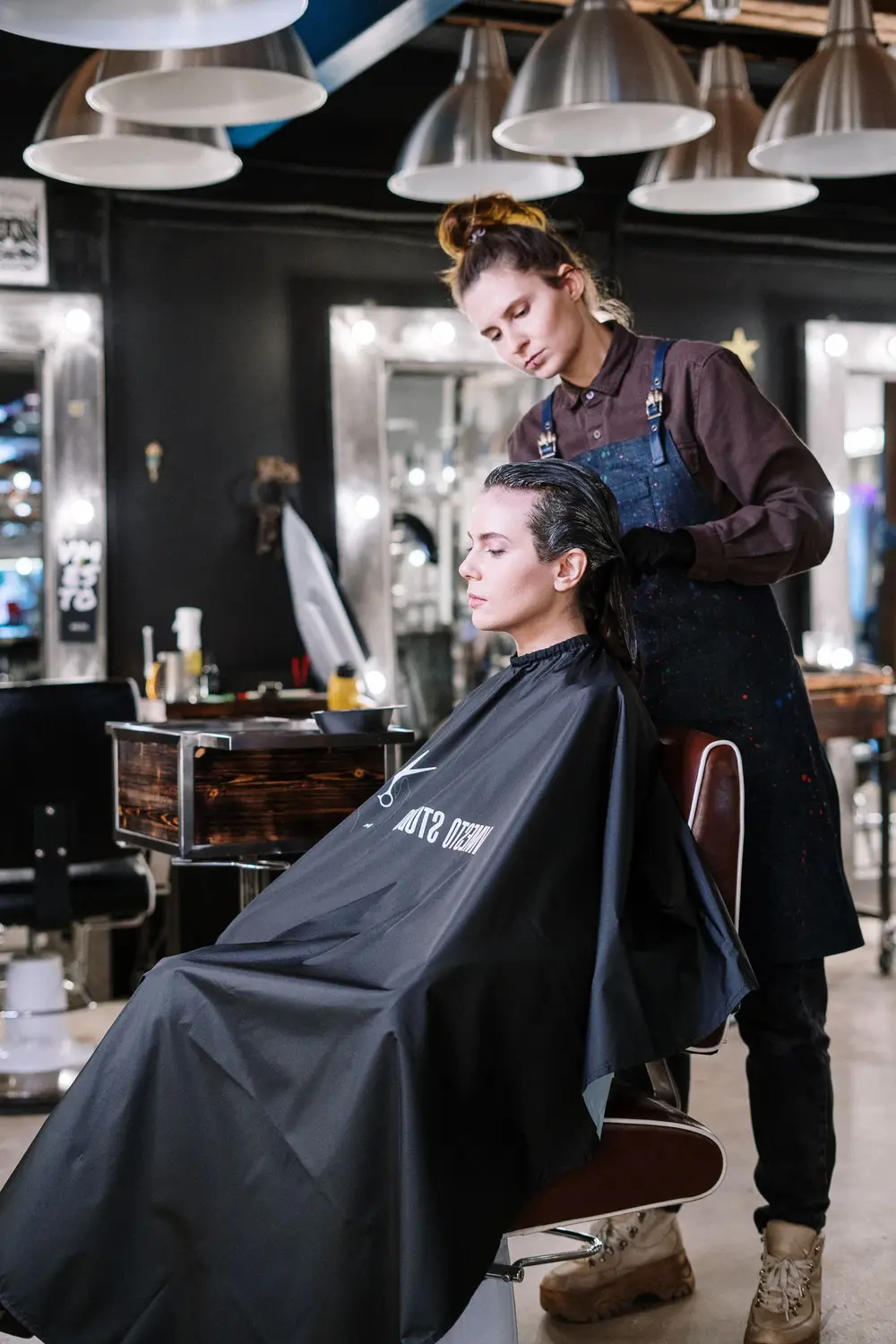 Balayage en salon (photo d'illustration)
